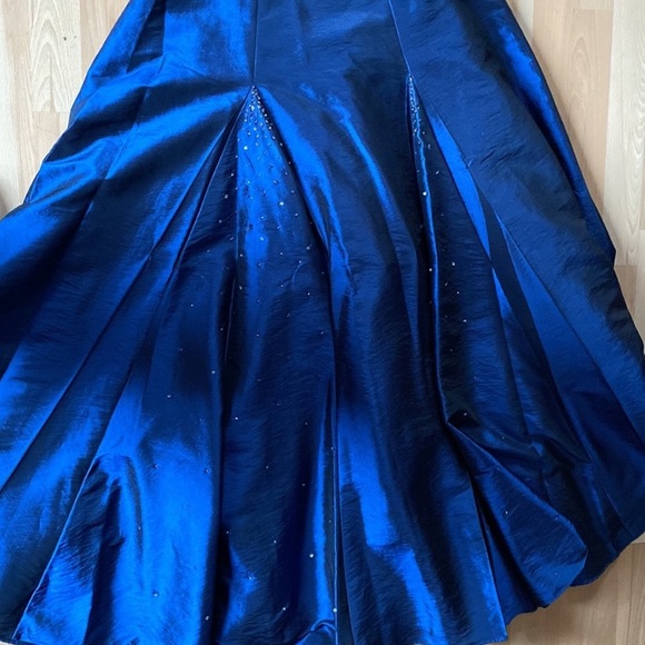 PROM DRESS MIDNIGHT BLUE WITH GEMS OVER DRESS CORSET BACK. - Picture 4 of 14